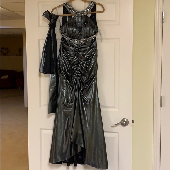 Metallic Detailed Gown - Picture 1 of 7